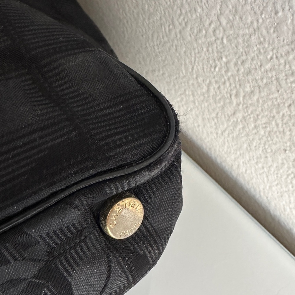 Travel Line Tote - Picture 5 of 7